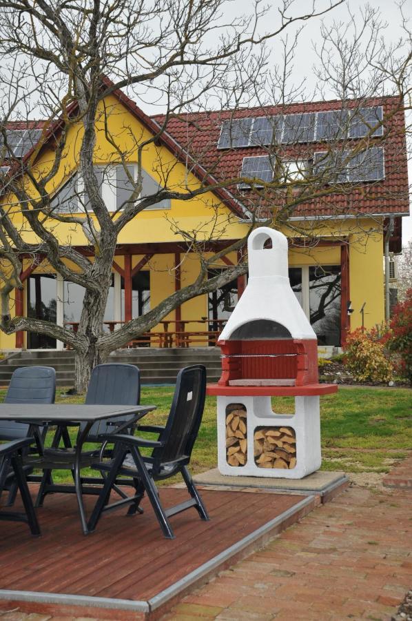 Casa Napsugar Panzio Bed & Breakfast Apostag Exterior photo