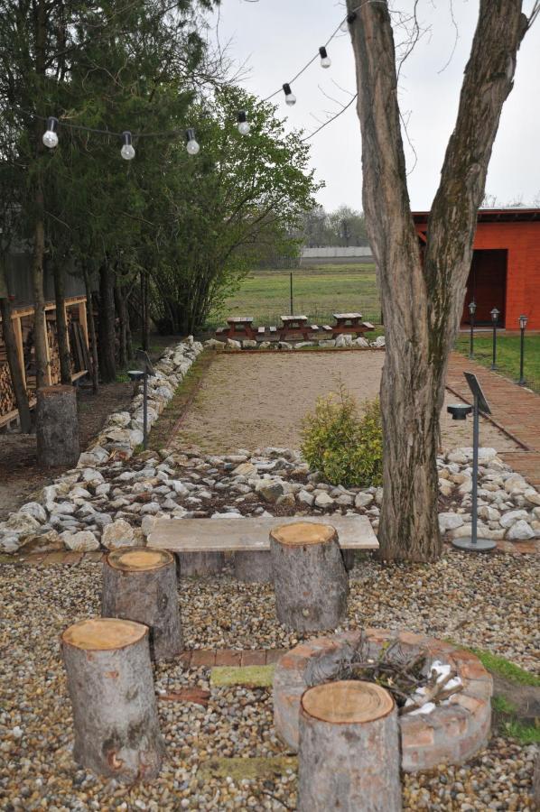 Casa Napsugar Panzio Bed & Breakfast Apostag Exterior photo