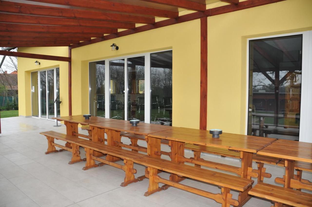 Casa Napsugar Panzio Bed & Breakfast Apostag Exterior photo